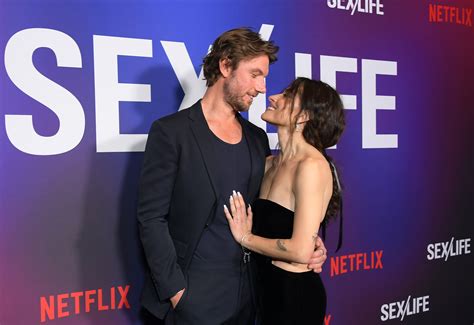 adam demos et sa femme|Sex/Life sur Netflix : Adam Demos et Sarah Shahi en。